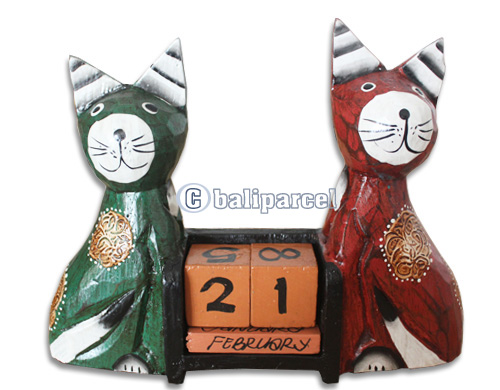 Wooden Calendar With 2 Cat, Hadmade From Albesia Wood