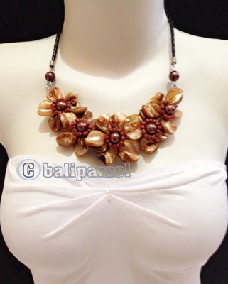 Necklaces Handmade From Shell Flower