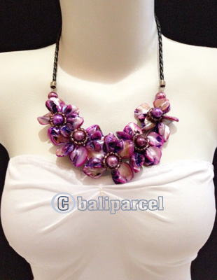 Necklaces Handmade From Shell Flower