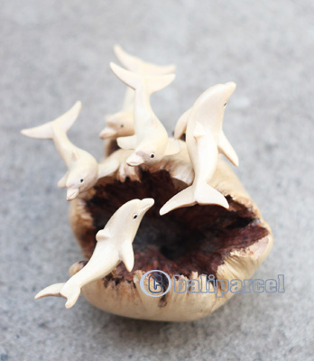 Wooden 5 Dolphins With Parasite Wood