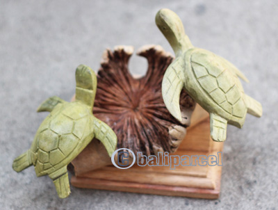 Wooden 2 Turtle With Parasite Wood
