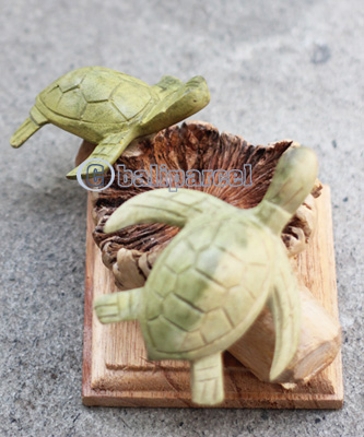 Wooden 2 Turtle With Parasite Wood