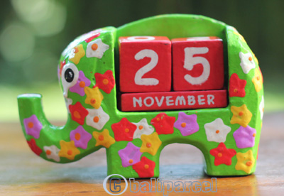 Wooden Calendar Elephant Hadmade From Albesia Wood