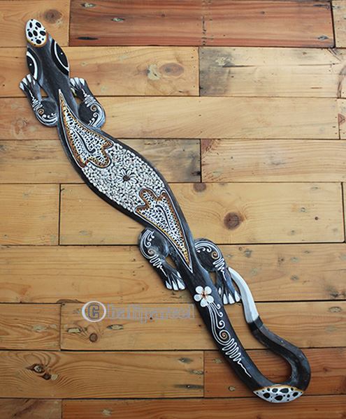 Singel Gecko Wall Plaque, Handcarved From Albesia Wood