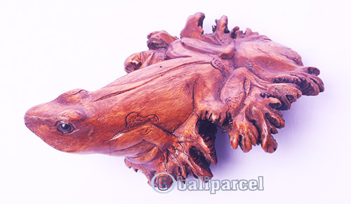 Wooden Frog With Parasite Wood