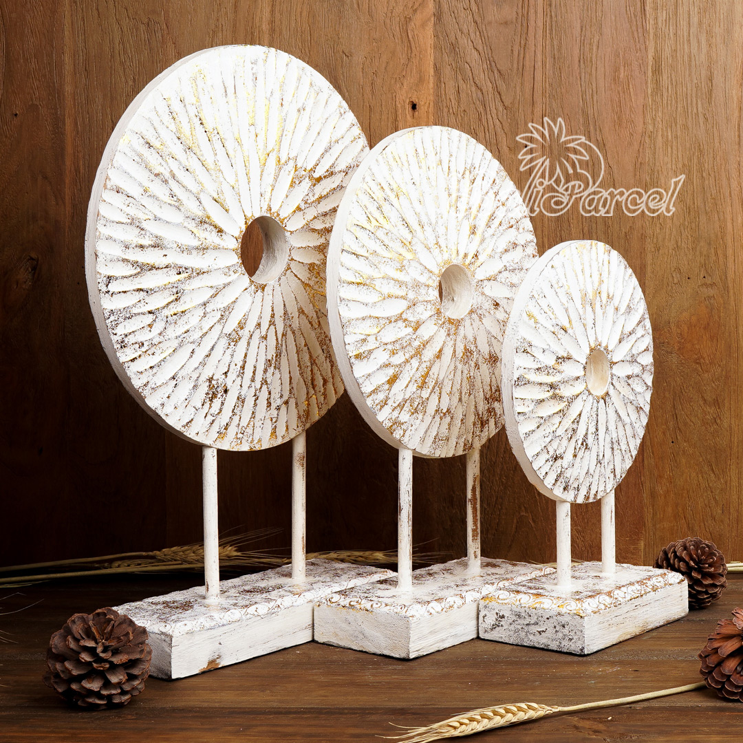 Wooden Stand Medallion Set Of  3, Hand Carved From Albesia Wood