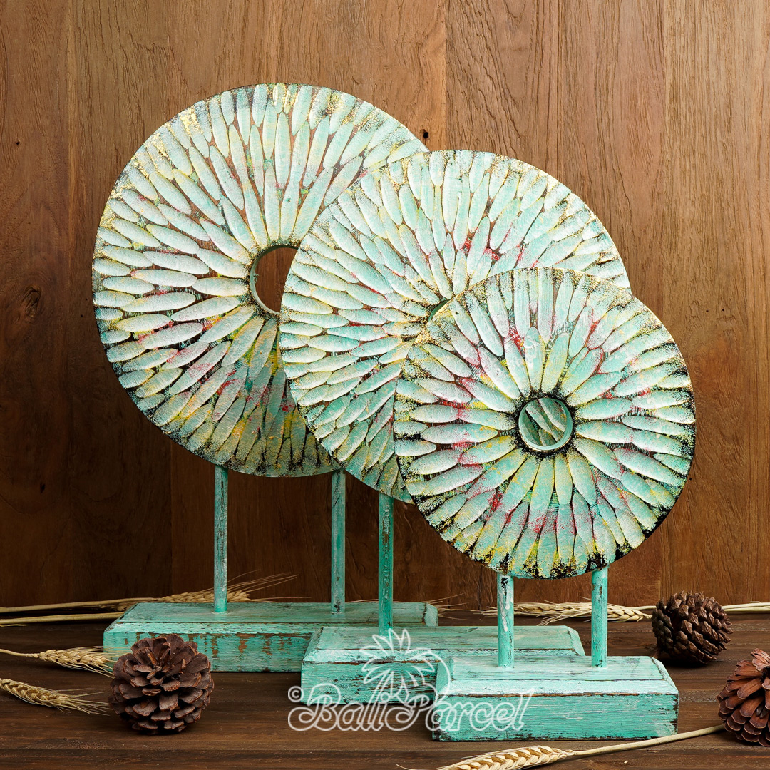 Wooden Stand Medallion Set Of  3, Hand Carved From Albesia Wood