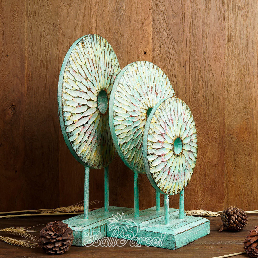 Wooden Stand Medallion Set Of  3, Hand Carved From Albesia Wood