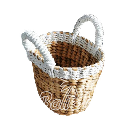 Beautiful Home Decoration Basket , Handmade With Synthetic String Inlaid With Water Hyacinth 