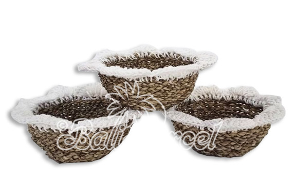 Beautiful Home Decoration Basket , Handmade With Synthetic String Inlaid With Water Hyacinth 