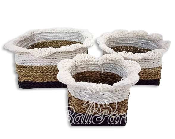 Beautiful Home Decoration Basket , Handmade With Synthetic String Inlaid With Water Hyacinth Set Of 3