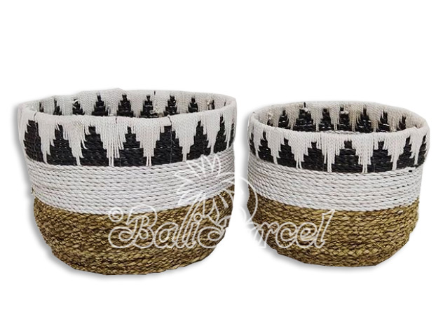 Beautiful Home Decoration Basket , Handmade With Synthetic String Inlaid With Water Hyacinth Set Of 2