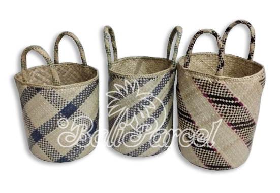 Beautiful Home Decoration Basket , Handmade With Pandan String Inlaid With Water Hyacinth Set Of 3