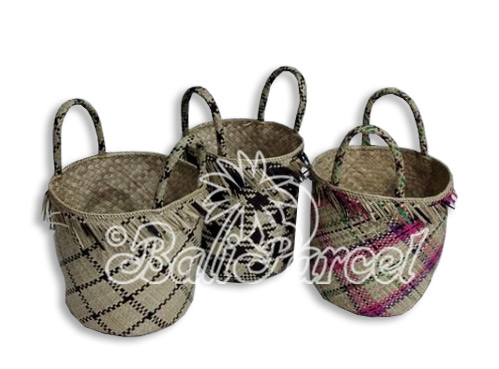 Beautiful Home Decoration Basket , Handmade With Pandan String Inlaid With Water Hyacinth Set Of 3
