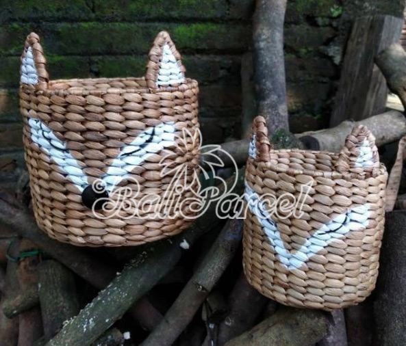 Beautiful Home Decoration Basket , Handmade With Synthetic String Inlaid With Water Hyacinth Set Of 2