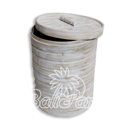Beautiful Home Decoration Basket , Handmade With Bambu String Inlaid With Water Hyacinth