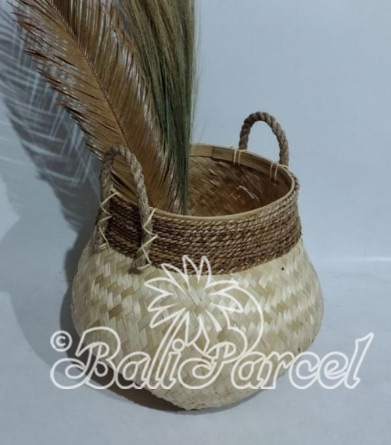Beautiful Home Decoration Basket , Handmade With Bambu String Inlaid With Water Hyacinth