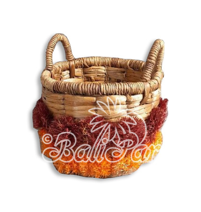 Beautiful Home Decoration Basket , Handmade With Synthetic String Inlaid With Water Hyacinth