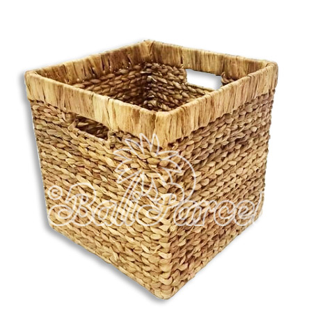 Beautiful Home Decoration Basket , Handmade With Synthetic String Inlaid With Water Hyacinth