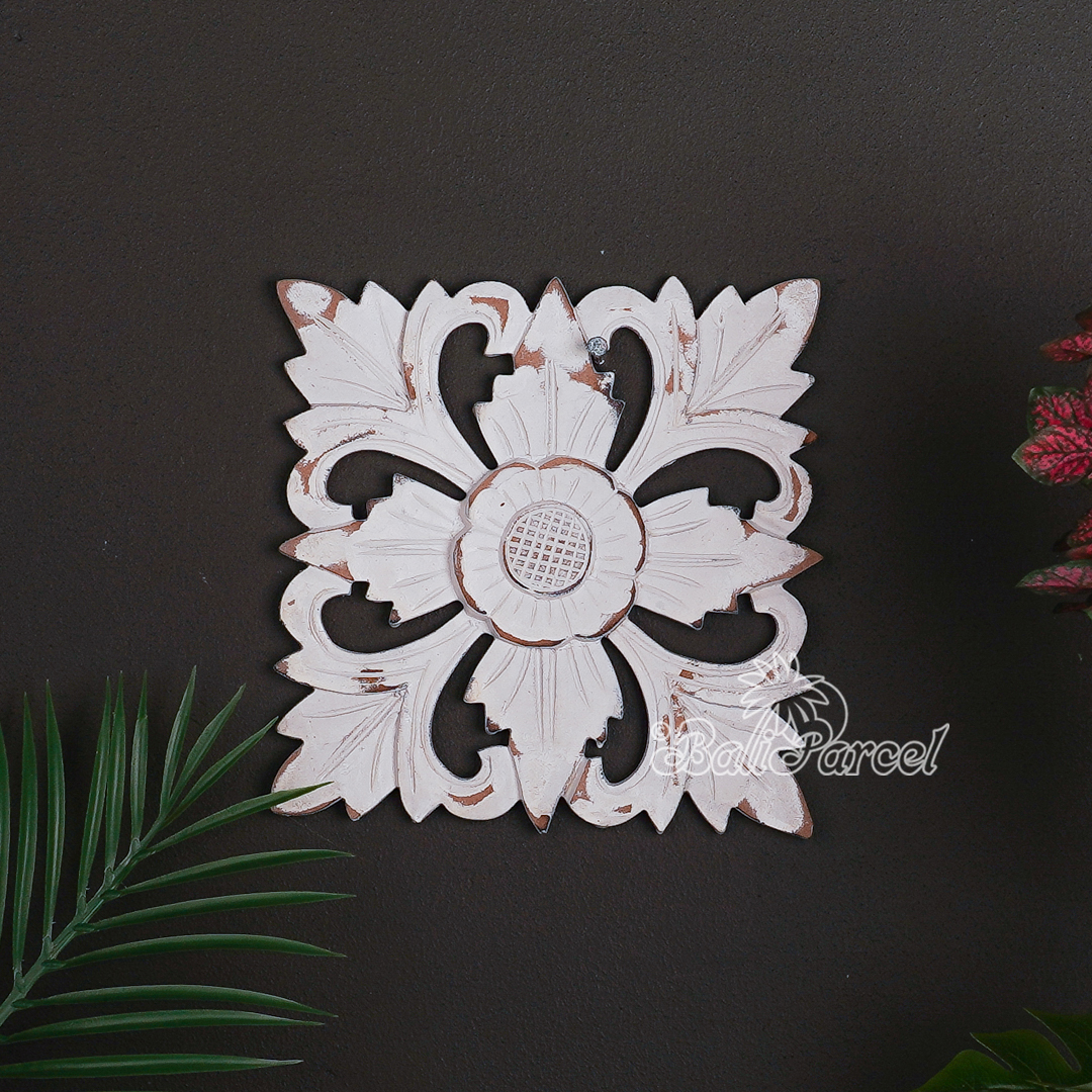 Wooden Wallhanging Sun Flower, Hand Made From Hardboard/ MDF, With White Wash Color.