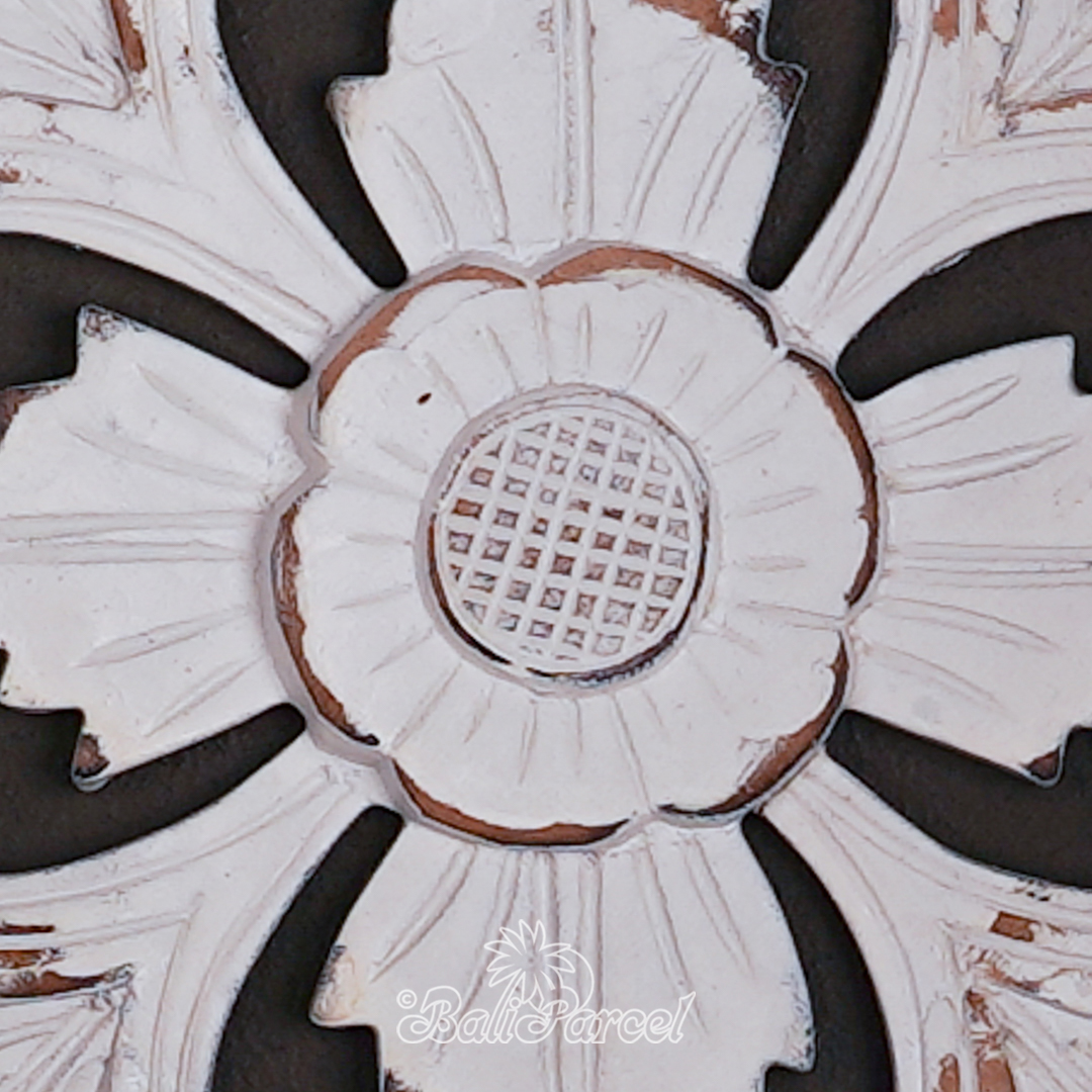 Wooden Wallhanging Sun Flower, Hand Made From Hardboard/ MDF, With White Wash Color.