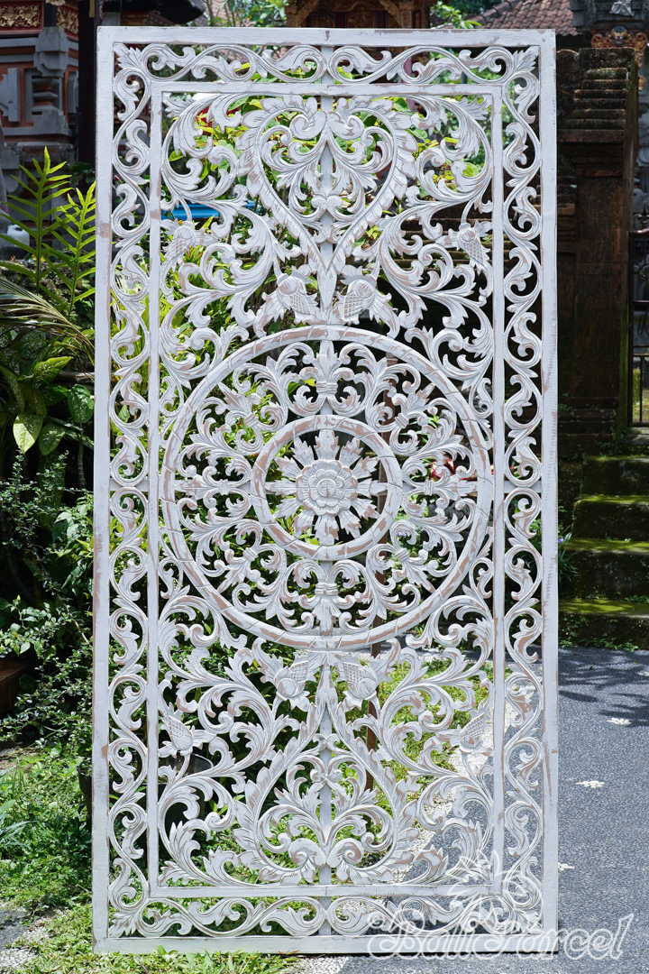 Wooden Wallhanging Sun Flower, Hand Made From Hardboard/ MDF, With White Wash Color.