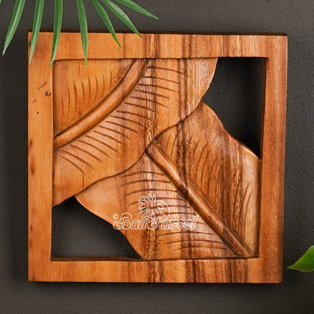 Wooden Wallhanging Banana Leaf, Hand Made From Suar Wood With Natural Polished